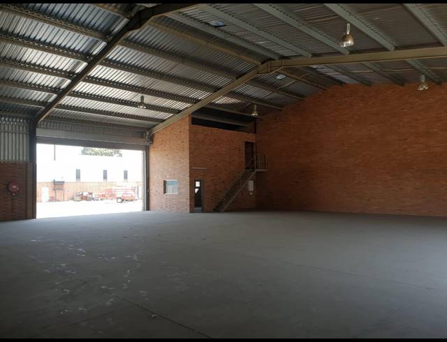 525M² WAREHOUSE TO LET IN BRENTWOOD PARK